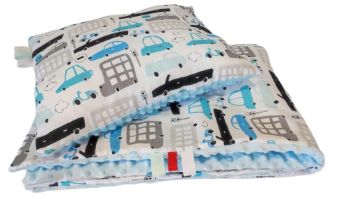 kocyk-chlopiecy-75x100cm-w-autka-z-blekitnym-minky-z-poduszka-30x40cm.jpg