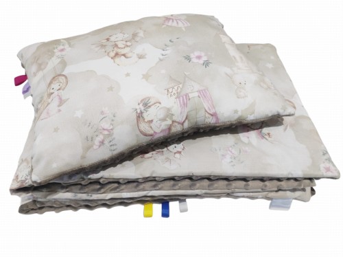 kocyk-minky-75x100-i-poduszka-dla-dziewczynki-zamek-z-bezowym-minky-do-przedszkola.jpg