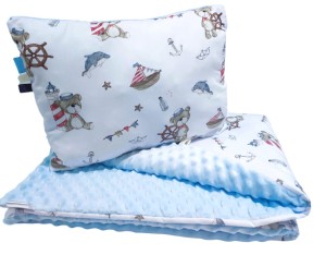 Kocyk z poduszką Minky 75x100 + 30x40 – miś marynarz i błękitny – do żłobka, przedszkola i domu