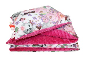 Kocyk 75x100 + Poduszka 30x40 – Koala w Kwiatach z Fuksjowym Minky | Zestaw do Żłobka i Przedszkola