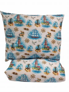 Pościel bawełniana 100x135 + 60x40 – Morski wzór: latarnia, żaglówka i mewy | Styl marynistyczny