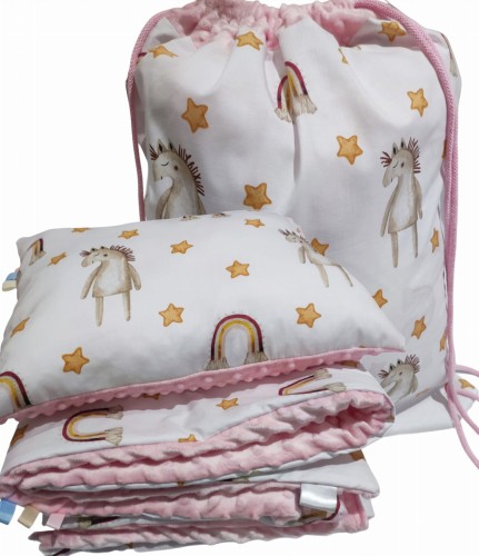 kocyk-100x135 cm-z-poduzską-i-workiem-do-przedszkola-z-motywem-konik-z-tęczą-z-różowym-minky-do-dziecwzynki.jpg