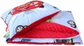 posciel-do-przedszkola-z-wszytym-delikatnym-wypelnieniem-z-motywem-dla-chlopca-w-Auta-na-niebieskim-tle-z-czerwonym-minky-poduszka-oraz-kocyk-80x200-do-przedszkola.jpg