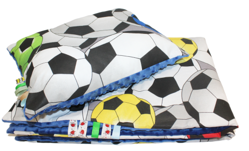 posciel--na-lezaczek-do-przedszkola-do-zlobka-kocyk-dla-chlopca-we-wzor-pilka-nozna-z-niebieskim-minky-oraz-poduszka-do-kompletu.png