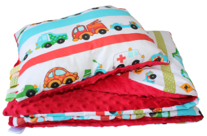 Kołdra  Minky 140x180 i poduszka 60x40  komplet Małe autka z wypełnieniem