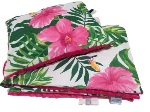 kocyk-minky-100x160cm-narzuta-na-lozko-kwiat-hibiskus-liscie-fuksja-minky-dla-dziewczynki-z-poduszka-50x60cm.png